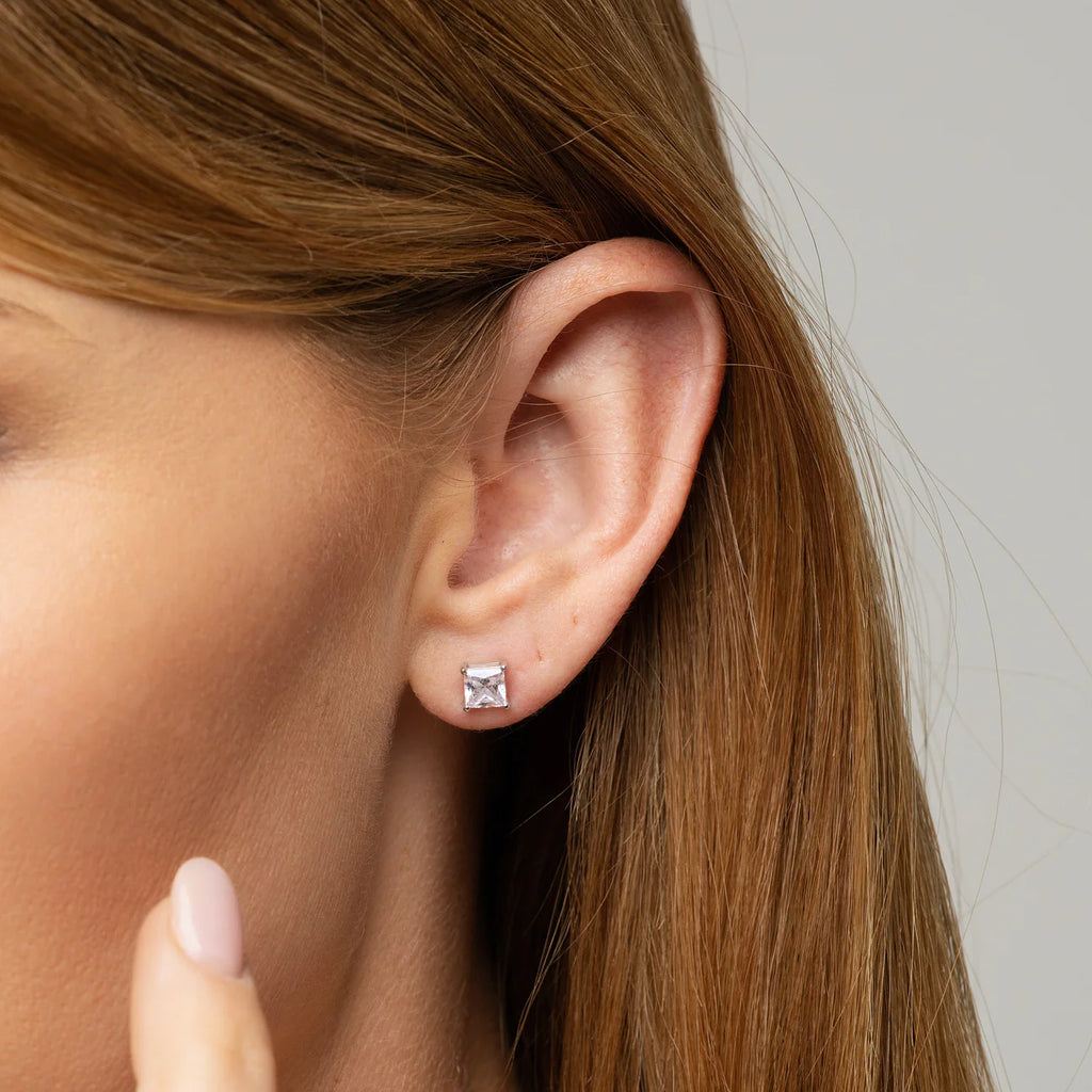 A Guide to Diamond Stud Earrings