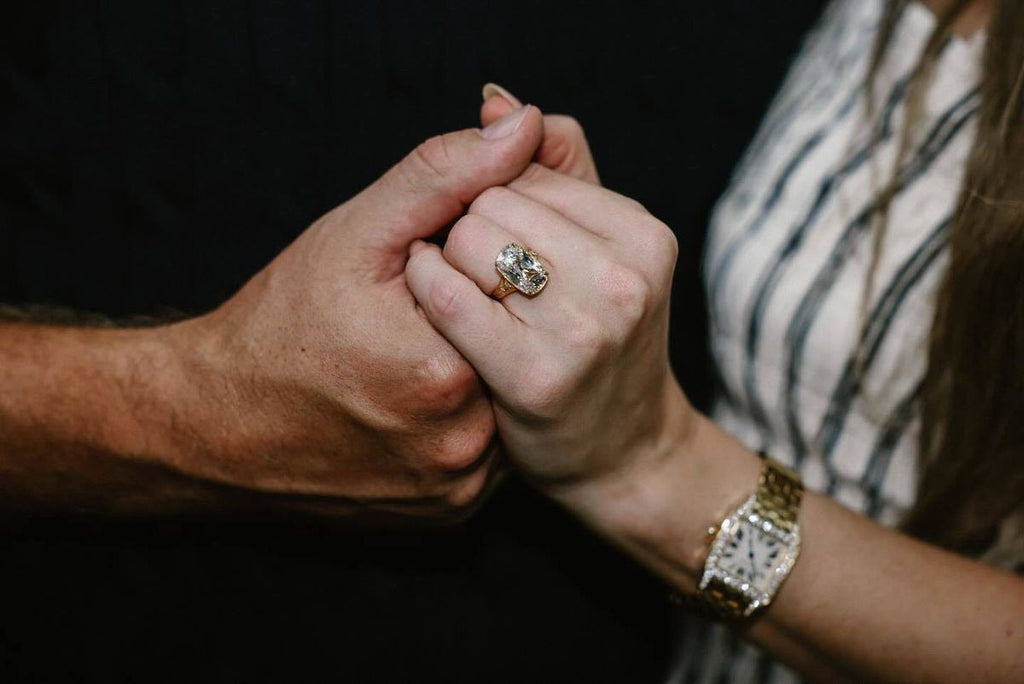 The Engagement Ring Redefining Modern Romance: Taylor Swift’s Old Mine Cut Diamond