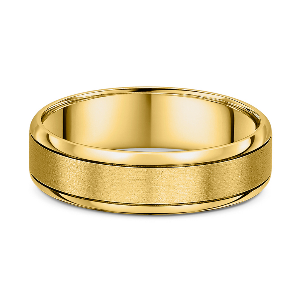 Men's wedding band in yellow gold with engraving detail. Morgan & Co, Sunshine Coast Jewellers, have an array of men's wedding bands, including Italian made wedding rings for men, Sunshine Coast