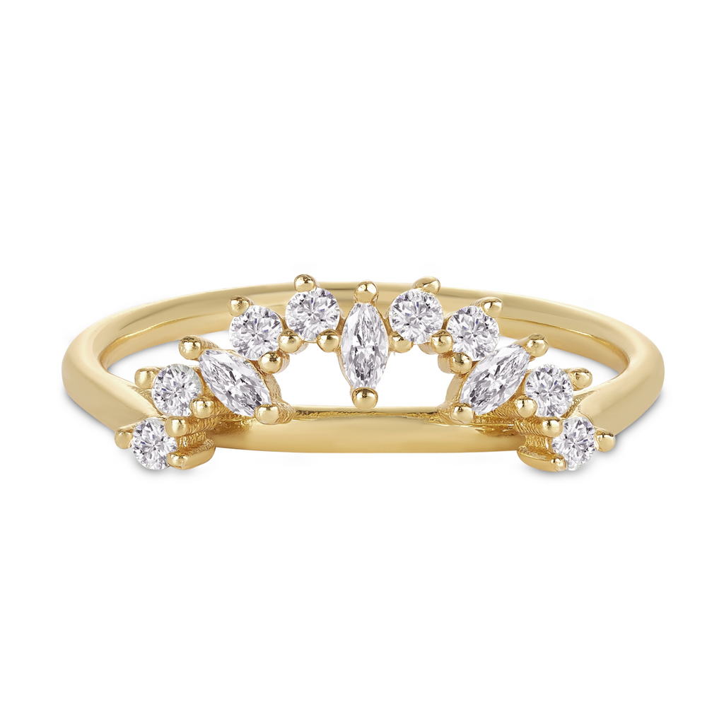 Crown wedding band. Female wedding band Sunshine Coast. An exquisite 9ct gold wedding band featuring a diamond crown. Sunshine Coast jewellery - for women's wedding rings